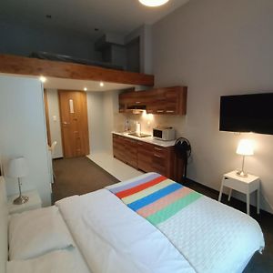 Deluxe Studio
